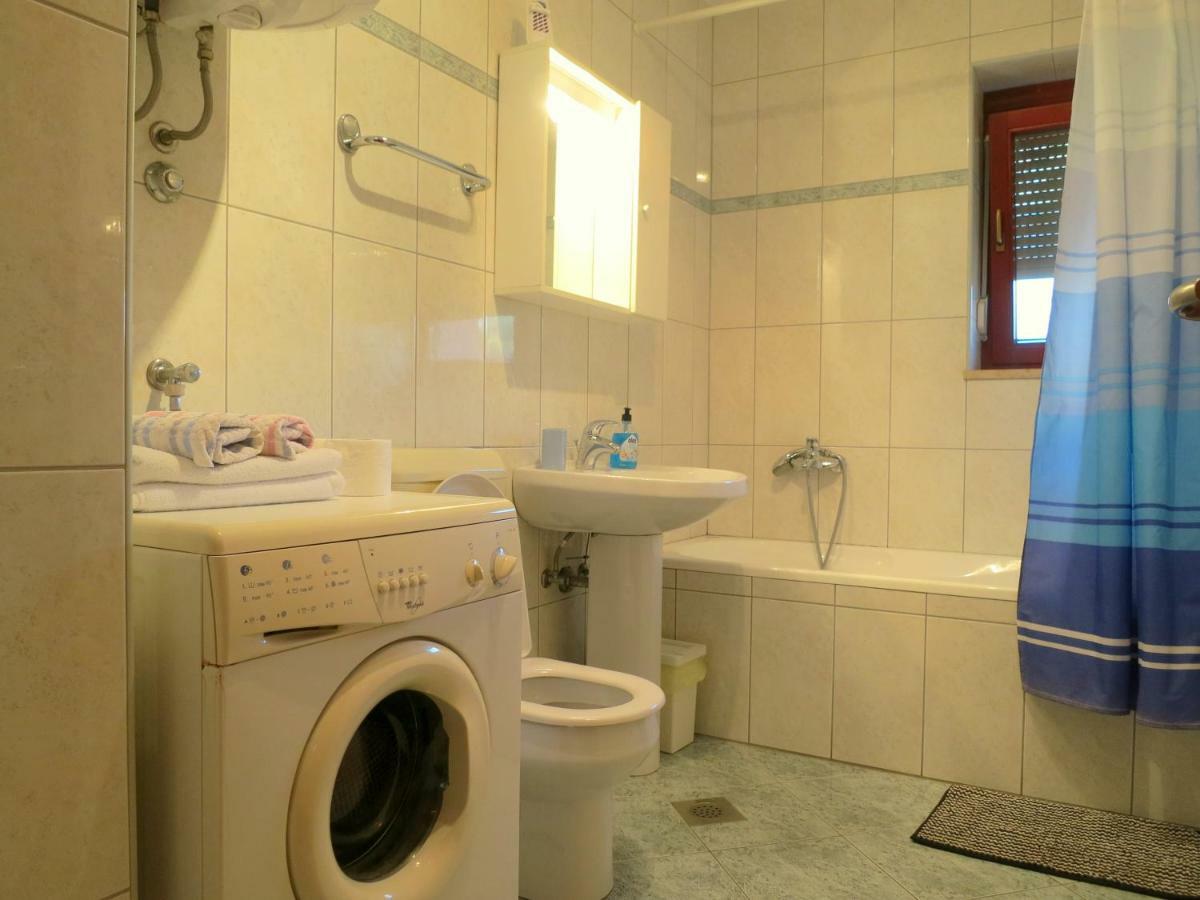 Apartman Mara Premantura Exterior foto